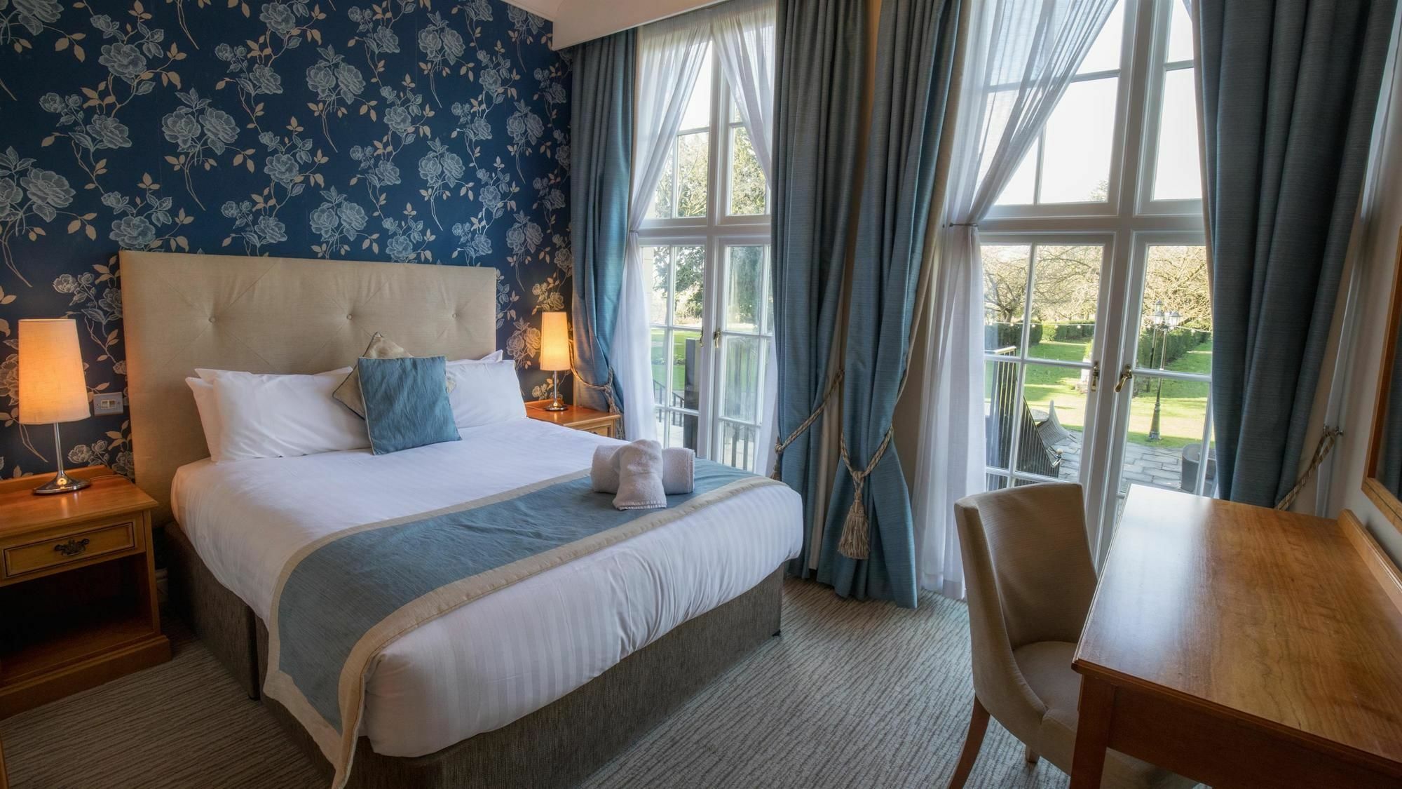 Hazlewood Castle & Spa Tadcaster Extérieur photo