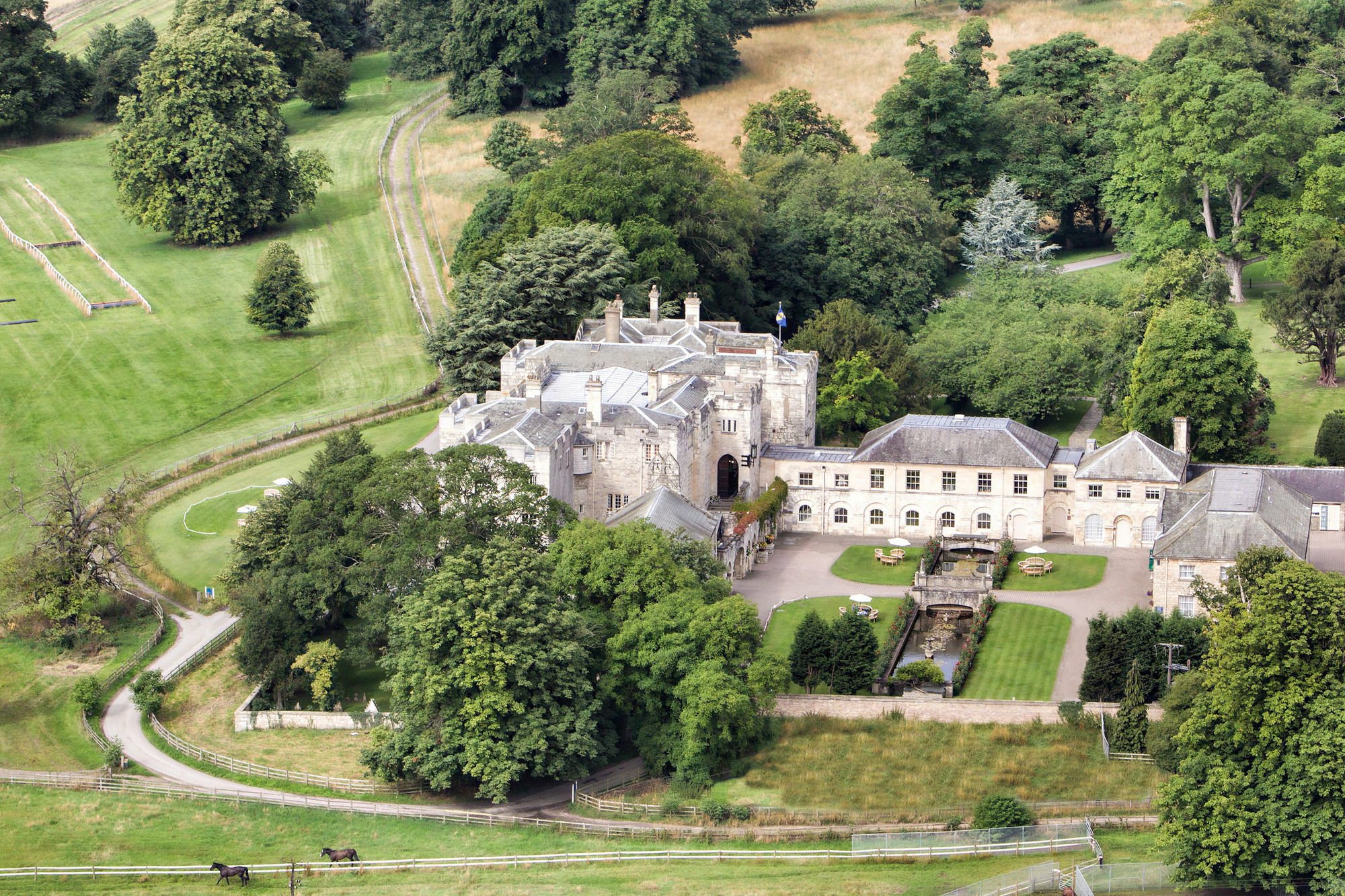 Hazlewood Castle & Spa Tadcaster Extérieur photo