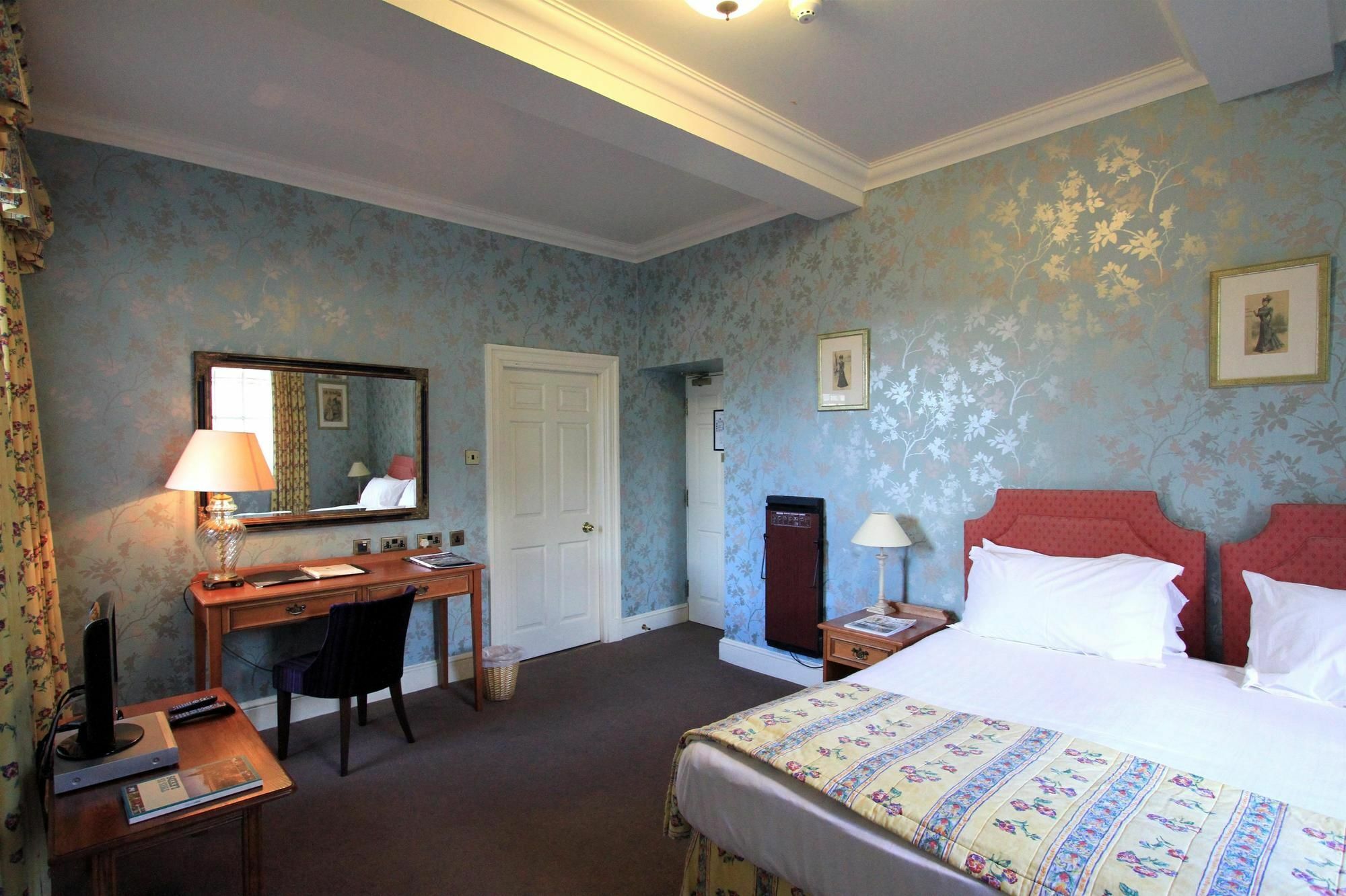 Hazlewood Castle & Spa Tadcaster Extérieur photo